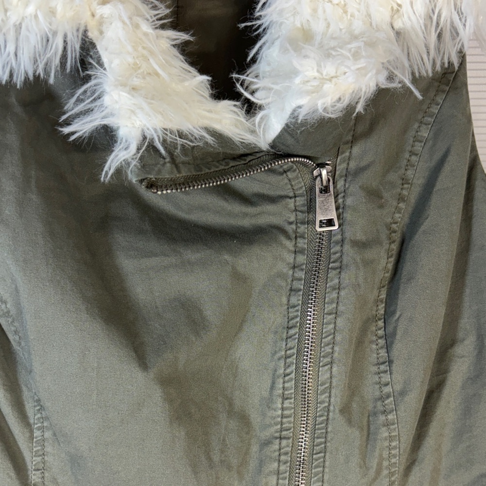 Mossimo Supply Co. Women's Olive Green Vest with Faux Fur Collar - Picture 3 of 10